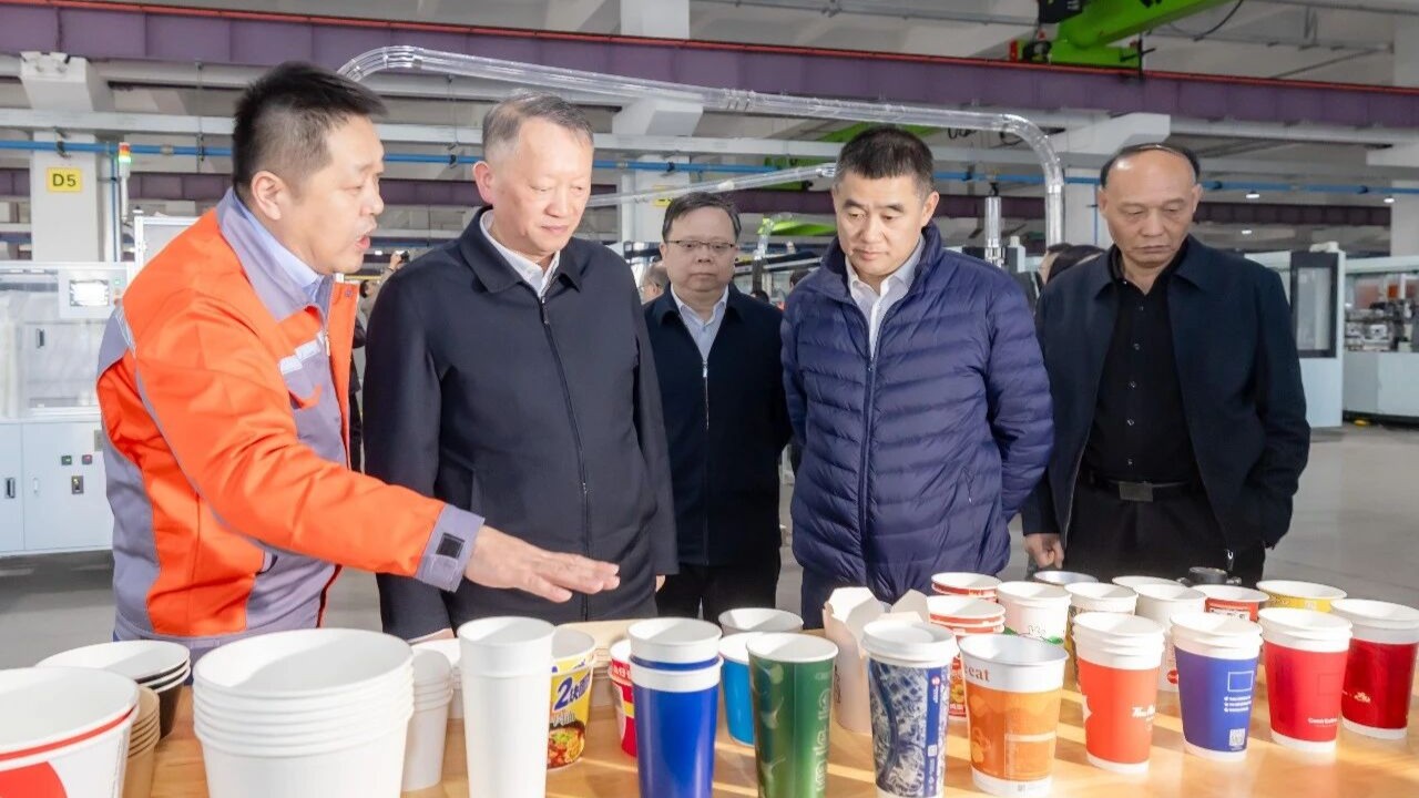 嘉兴市政协主席陈利众等领导莅临新发现机械指导工作