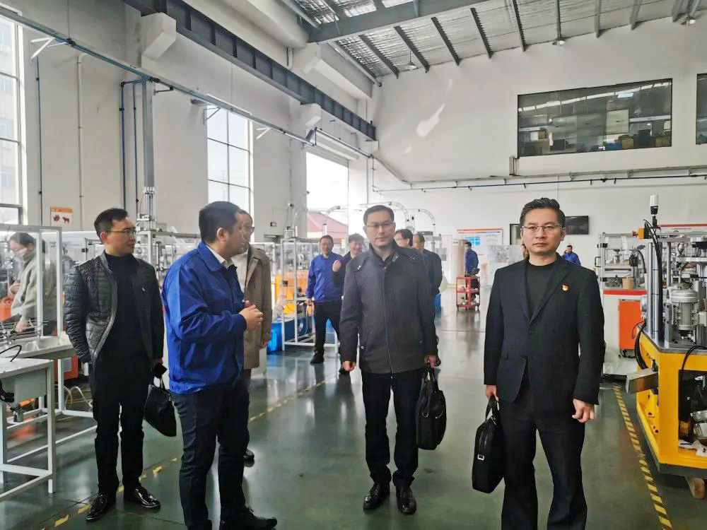 平湖市副市长陈群伟一行莅临新发现调研指导